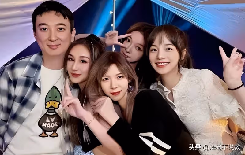 王思聰新女友帳號曝光,兩人太有夫妻相,知情人稱她在國外留學