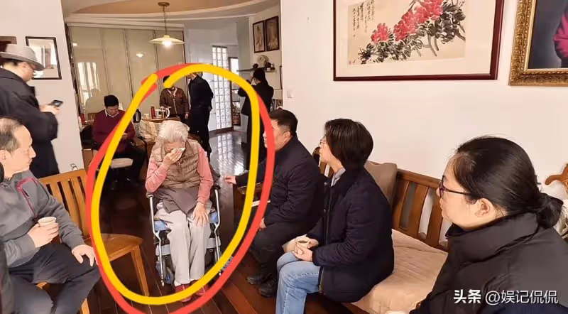 童祥苓遺照曝光!靈堂設家中太簡易,89歲夫人坐輪椅出鏡哭成淚人