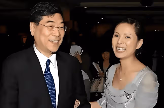 她一生不僅被老頭「白睡」10年，還倒貼上億，如今現狀令人惋惜