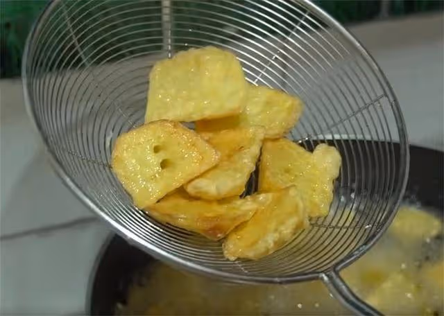 最近很火的網紅菜,土豆里加一把粉絲,香甜綿軟,到飯店都吃不到