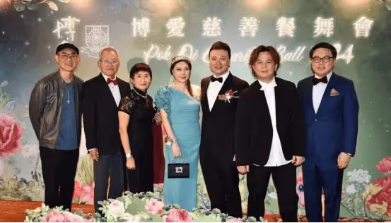 香港音樂人伍仲衡因簽新秀歌手,被傳TVB將其踢出《中年好聲音》,大談新簽歌手比炎明熹好