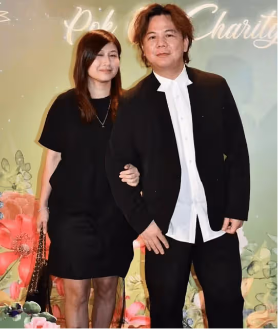 香港音樂人伍仲衡因簽新秀歌手,被傳TVB將其踢出《中年好聲音》,大談新簽歌手比炎明熹好