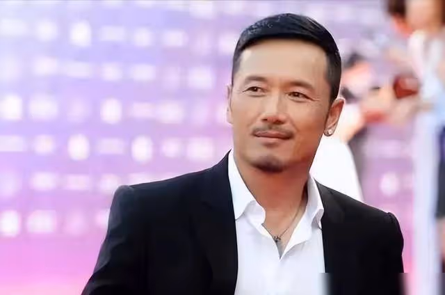 不老男神苗僑偉回加國度假,打拳健身鍛鍊,身材零贅肉,家底豐厚