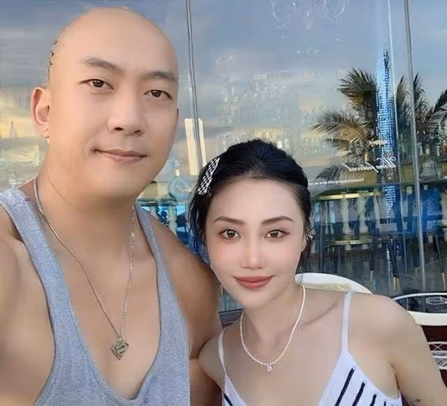 恭喜!TVB男星宣布妻子平安生女,無劇可拍到機場當操作員養家