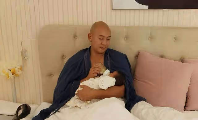 恭喜!TVB男星宣布妻子平安生女,無劇可拍到機場當操作員養家
