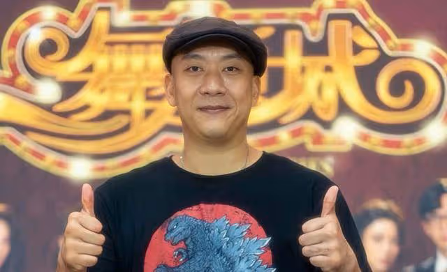 恭喜!TVB男星宣布妻子平安生女,無劇可拍到機場當操作員養家
