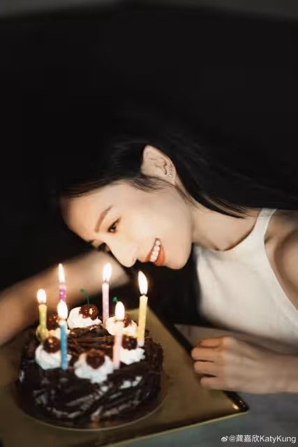 TVB實力花旦曬慶生照,被贊似鄰家少女,自曝身體出現問題引關注