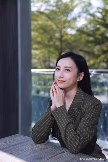 TVB實力花旦曬慶生照,被贊似鄰家少女,自曝身體出現問題引關注