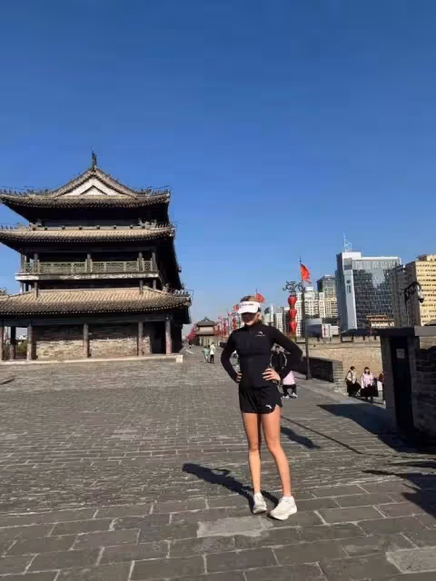 谷愛凌現身西安跑步,穿短褲現身超搶鏡,網友直言真抗凍