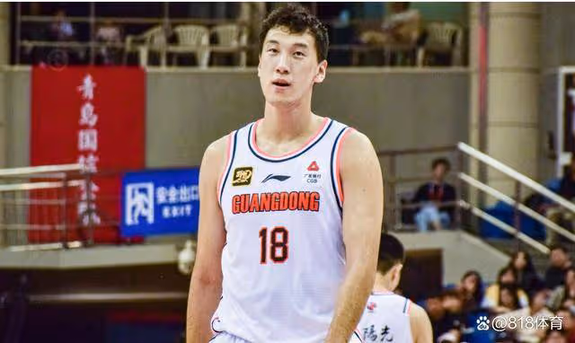 沒頭腦！杜潤旺鐵膝廢掉崔曉龍，與吳羽佳互相推搡沖對方揮拳被驅逐
