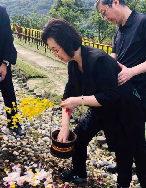 瓊瑤火化!和丈夫同葬陽明山,但不合葬,平鑫濤兒女不參加