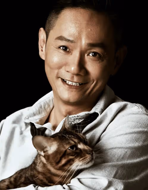 「最痴情」影帝:愛妻去世後哭到暈厥,堅持不再娶16年,54歲與狗相伴