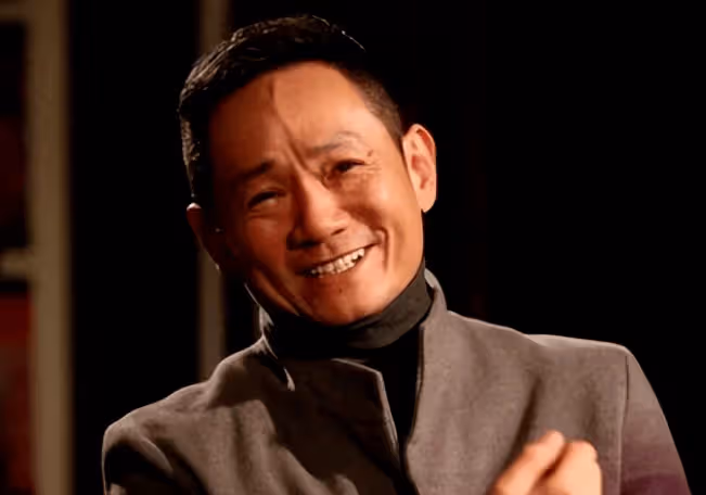 「最痴情」影帝:愛妻去世後哭到暈厥,堅持不再娶16年,54歲與狗相伴
