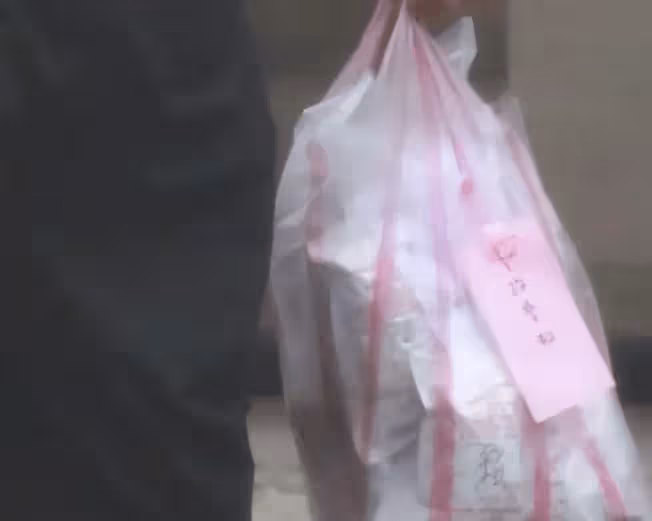 何超蓮陪竇驍醫院就診,竇驍摸著胸口難受,疑似身體出現問題