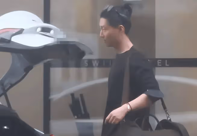 何超蓮陪竇驍醫院就診,竇驍摸著胸口難受,疑似身體出現問題