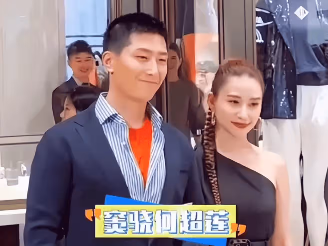 何超蓮陪竇驍醫院就診,竇驍摸著胸口難受,疑似身體出現問題