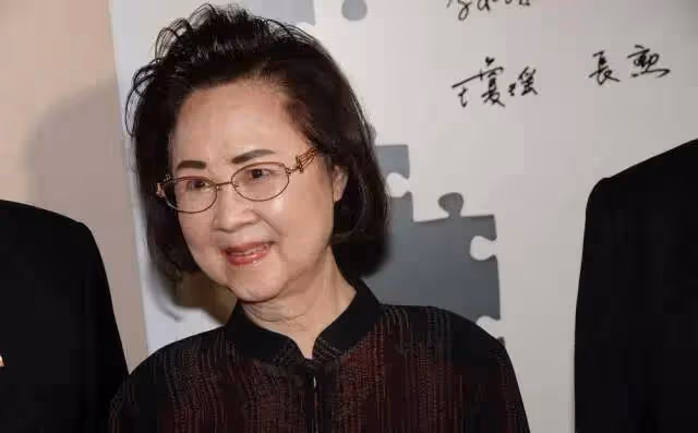 師生戀當小三搶丈夫屢次自殺!言情教母瓊瑤一生太精彩