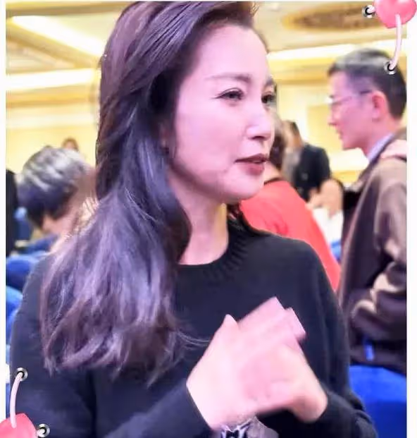 李冰冰51歲狀態優雅冷艷!但生圖皮膚鬆弛撞臉劉曉慶