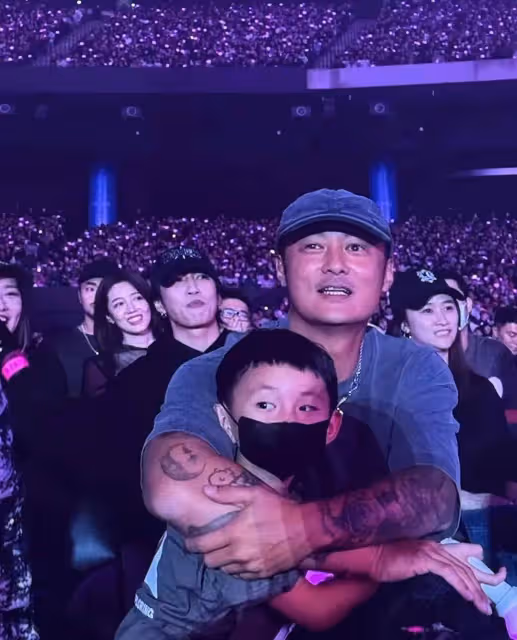 周杰倫演唱會瘦回20年前!昆凌美爆了!50歲林志穎帶老婆兒子參加