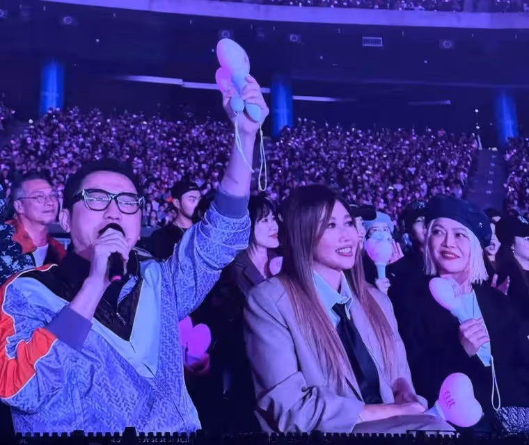 周杰倫演唱會瘦回20年前!昆凌美爆了!50歲林志穎帶老婆兒子參加