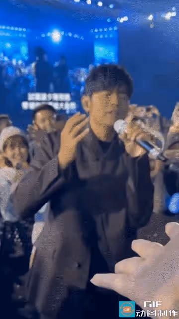 周杰倫演唱會瘦回20年前!昆凌美爆了!50歲林志穎帶老婆兒子參加