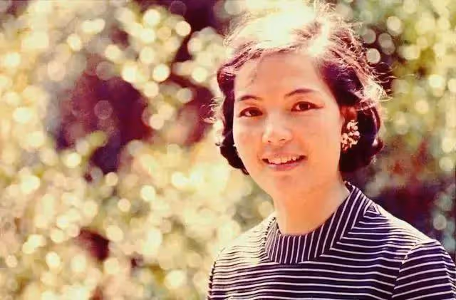 瓊瑤愛情比劇還狗血!高中愛上大25歲老師,二婚當15年小三終上位