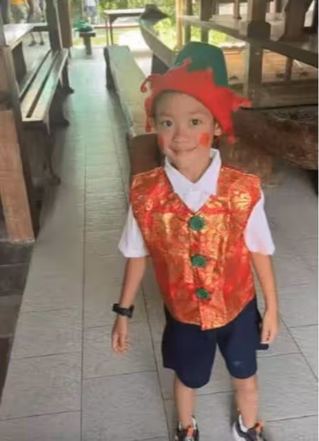 樂基兒媽媽罕見露面,母女更似姐妹,二婚定居美國享受闊太生活