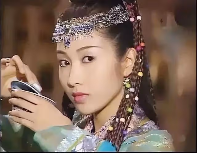 視後黎姿出席名媛聚會,保養得宜搶鏡,經歷不幸,如今生活美滿