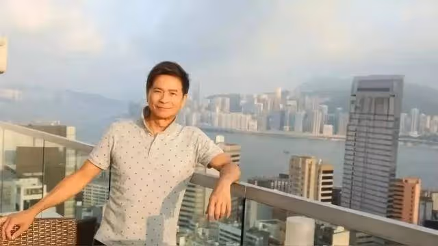 TVB司儀楊瑞麟淪為綠葉演員,曾打敗黃子華,凍齡有術,身家豐厚