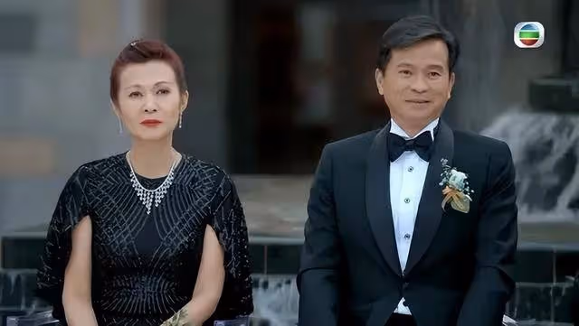 TVB司儀楊瑞麟淪為綠葉演員,曾打敗黃子華,凍齡有術,身家豐厚