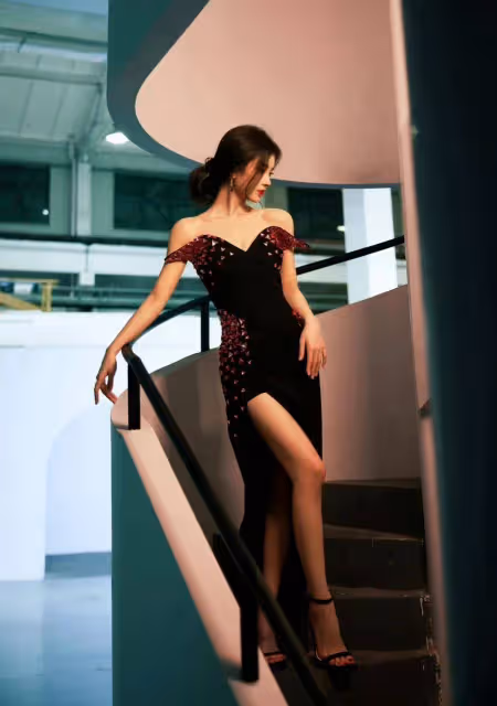 鞠婧禕寫真露出事業線大美腿!不是豐乳肥臀也性感火辣