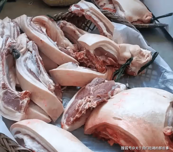 腌臘肉,10斤肉放幾克鹽?記住一個比例,咸香可口,放1年都不臭