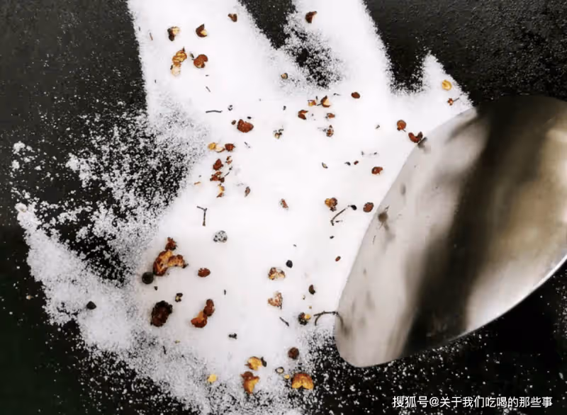 腌臘肉,10斤肉放幾克鹽?記住一個比例,咸香可口,放1年都不臭
