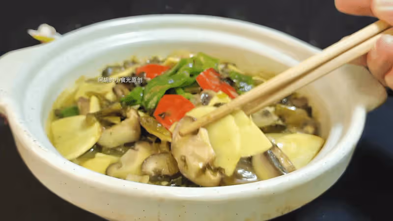 這菜想吃就得趁早,冬日裡的頂級鮮物!簡單燜一鍋,鮮到極致、大魚大肉不如它,恨不得天天吃