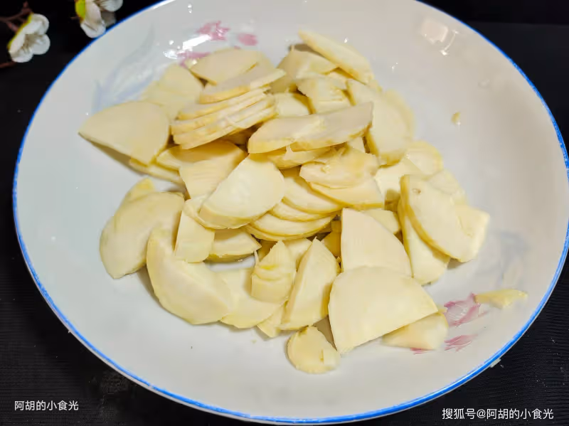 這菜想吃就得趁早,冬日裡的頂級鮮物!簡單燜一鍋,鮮到極致、大魚大肉不如它,恨不得天天吃