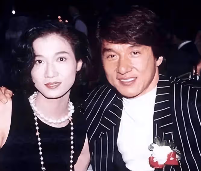 直到看見「小龍女」吳卓林近況,才明白成龍不認,是多正確的選擇