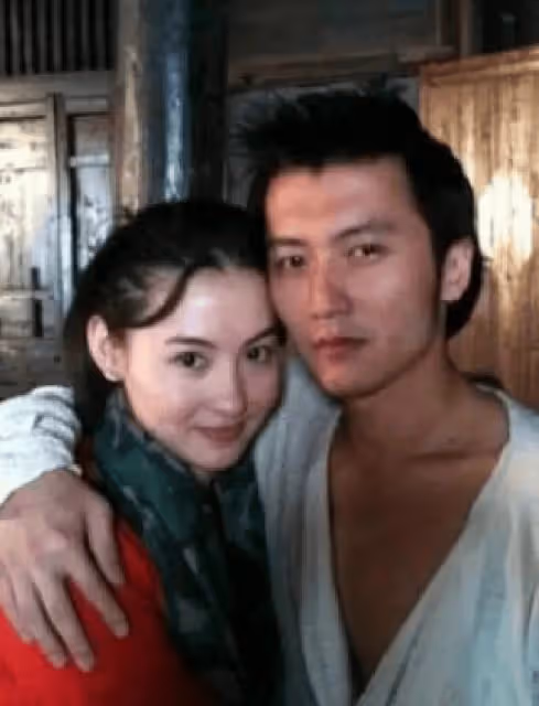 直到如今才明白,謝霆鋒對張柏芝不僅是喜歡,而是用盡全力的深愛