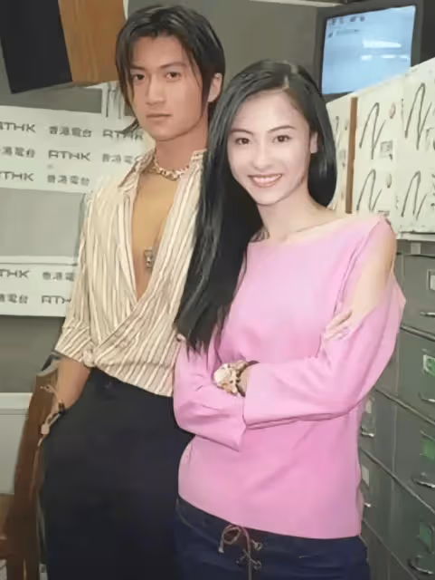 直到如今才明白,謝霆鋒對張柏芝不僅是喜歡,而是用盡全力的深愛