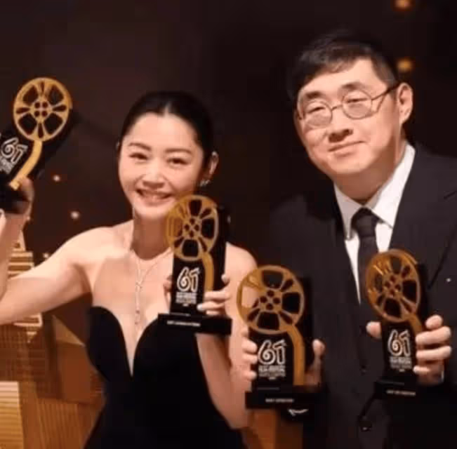 40歲香港知名女星斬獲亞太影后!與圈外男友官宣明年結婚,榮升千萬票房女星卻不敢升片酬