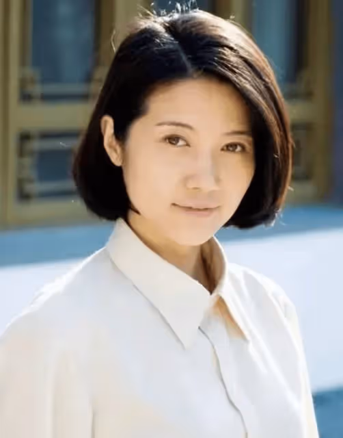 她憑一部電影拿下8個影后,為何無人問津?51歲單身,和李乃文終是意難平