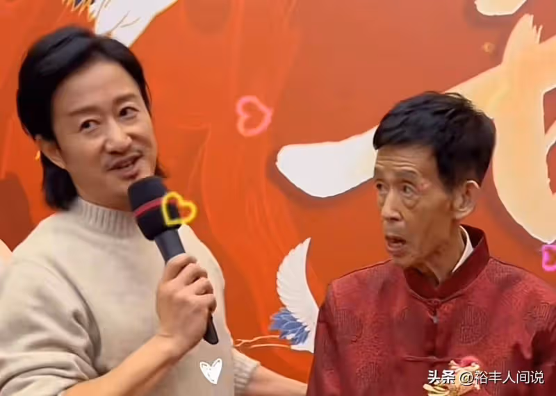 吳京為父親辦80歲大壽!全家集體亮相,喝茅台配大窯還有七層壽桃