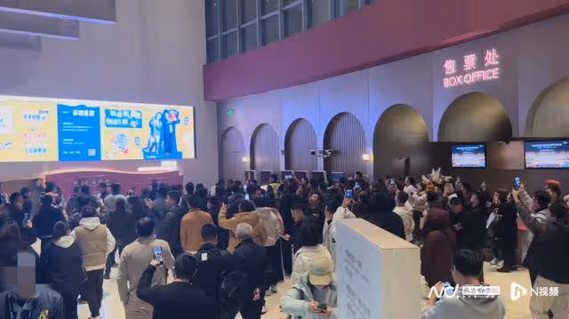 歌手伍佰自導自演搖滾歌劇,觀眾高喊退票:誤以為是個人演唱會