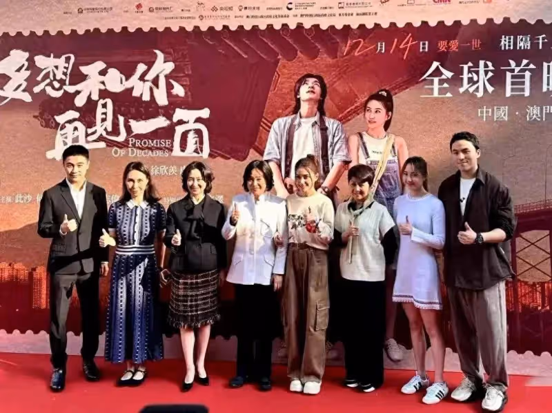 賭王家人難得團聚參加何超蓮電影首映禮,賭王三太、四太難得同框