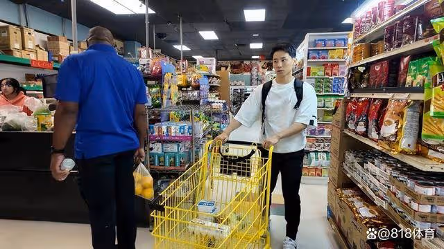 勇闖NBA!河村勇輝孟菲斯租小公寓獨居，自己去超市買菜做飯+打球