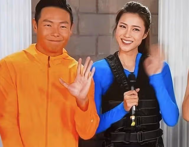 TVB知名女星直播表演人拉車,拼盡全力表情猙獰,遭網友質疑造假