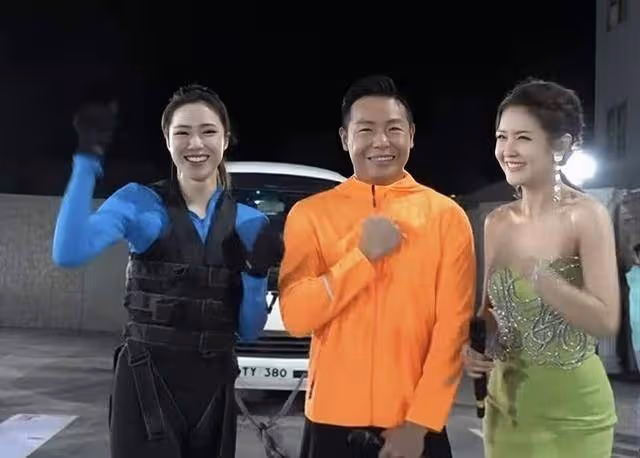 TVB知名女星直播表演人拉車,拼盡全力表情猙獰,遭網友質疑造假
