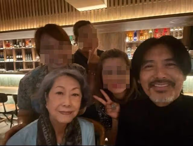 TVB資深綠葉演員與路人合影,頸部疑似有肉瘤,健康引網友擔憂