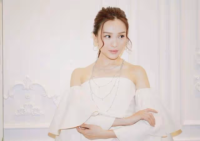 TVB知名女星再曝離巢,疑和高層談判破裂,突然更改工作聯繫方式