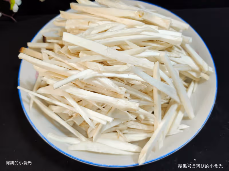 入冬就該吃這洗腸菜了,懂行的都在吃!大火炒一盤,香味撲鼻、鮮嫩又潤腸,好吃到把盤子舔乾淨