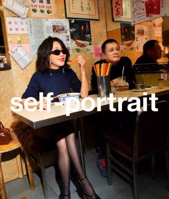 58歲劉嘉玲拍大片殺瘋了!露出事業線和大美腿性感火辣